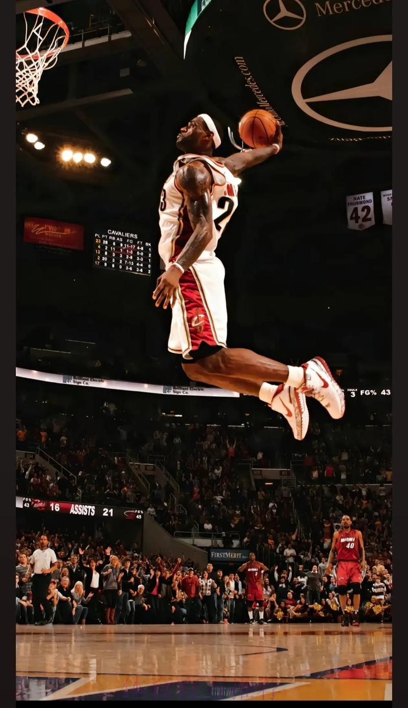 持球硬解!詹姆斯漂移三分应声入网 持球硬解!詹姆斯漂移三分应声入网